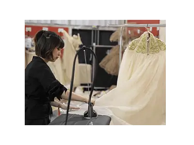Projektantka mody Guo Pei używa i poleca stację parową Laurastar!